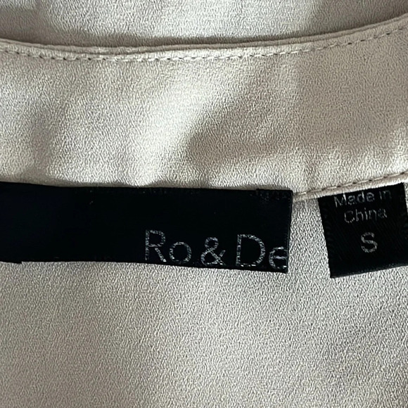 Ro & De Surplice Long Sleeve Hi Lo Hem Blouse in Tan - Size Small - Picture 4 of 6